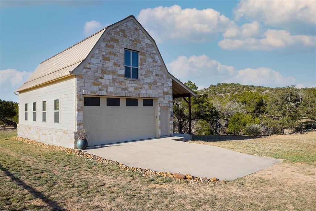 Property Photo: 5135 Lookout Ridge Drive TX 78654