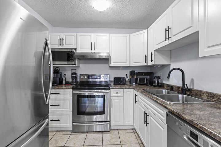 Property Photo: 46260 Harford Street 13 BC V2P 2W3