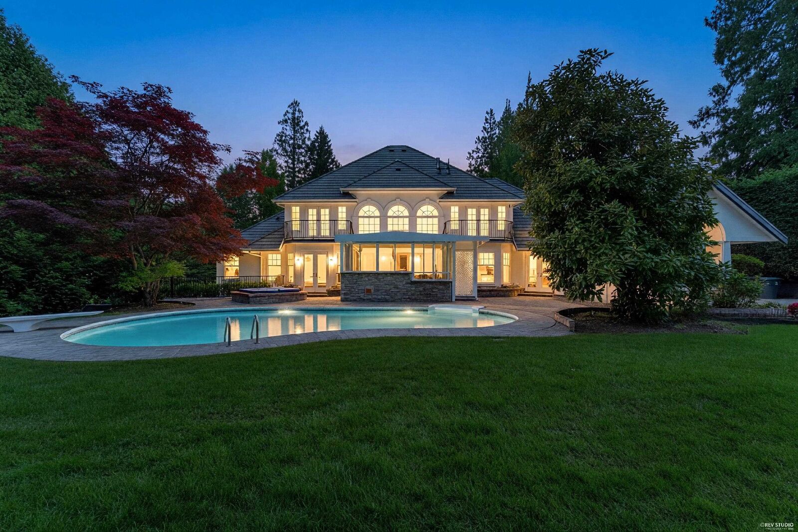 Photo de la propriété:  13688 32 Avenue  BC V4P 3C8 