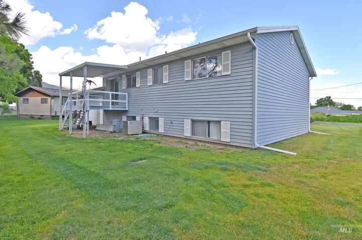 Property Photo:  1115 College Court  WA 99403 