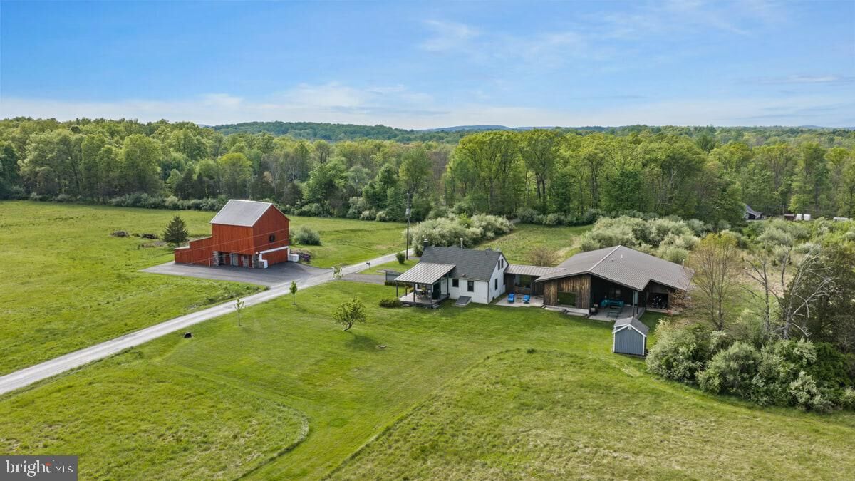 Property Photo:  13 Rope Walk Road  PA 18972 