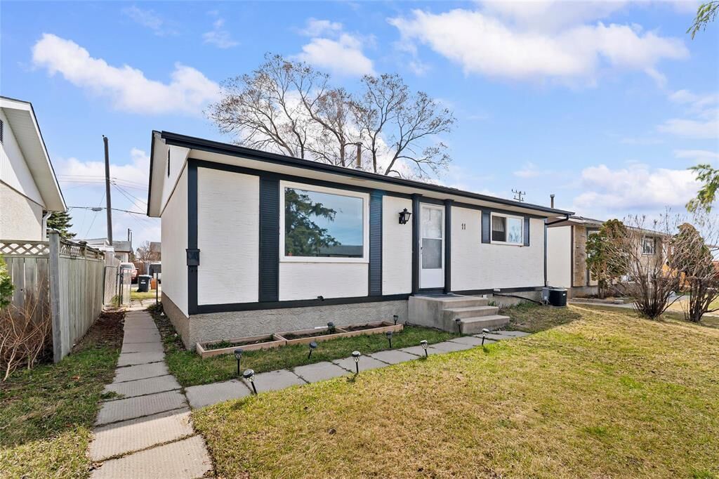 Property Photo:  11 Huber Street  MB R2R 0X5 