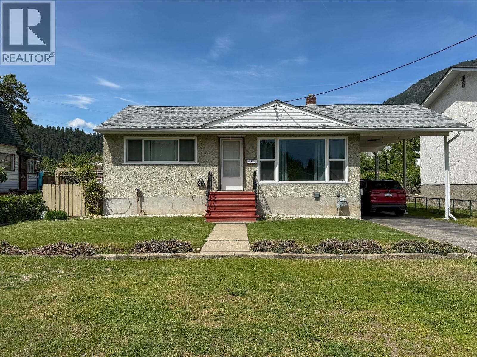 Property Photo:  157 Crescent Street  BC V1N 1B3 