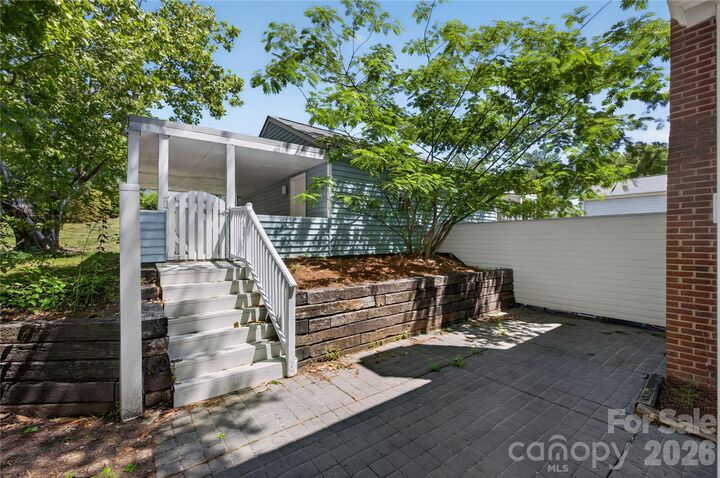 Property Photo:  1610 Renard Ridge Road  NC 28212 
