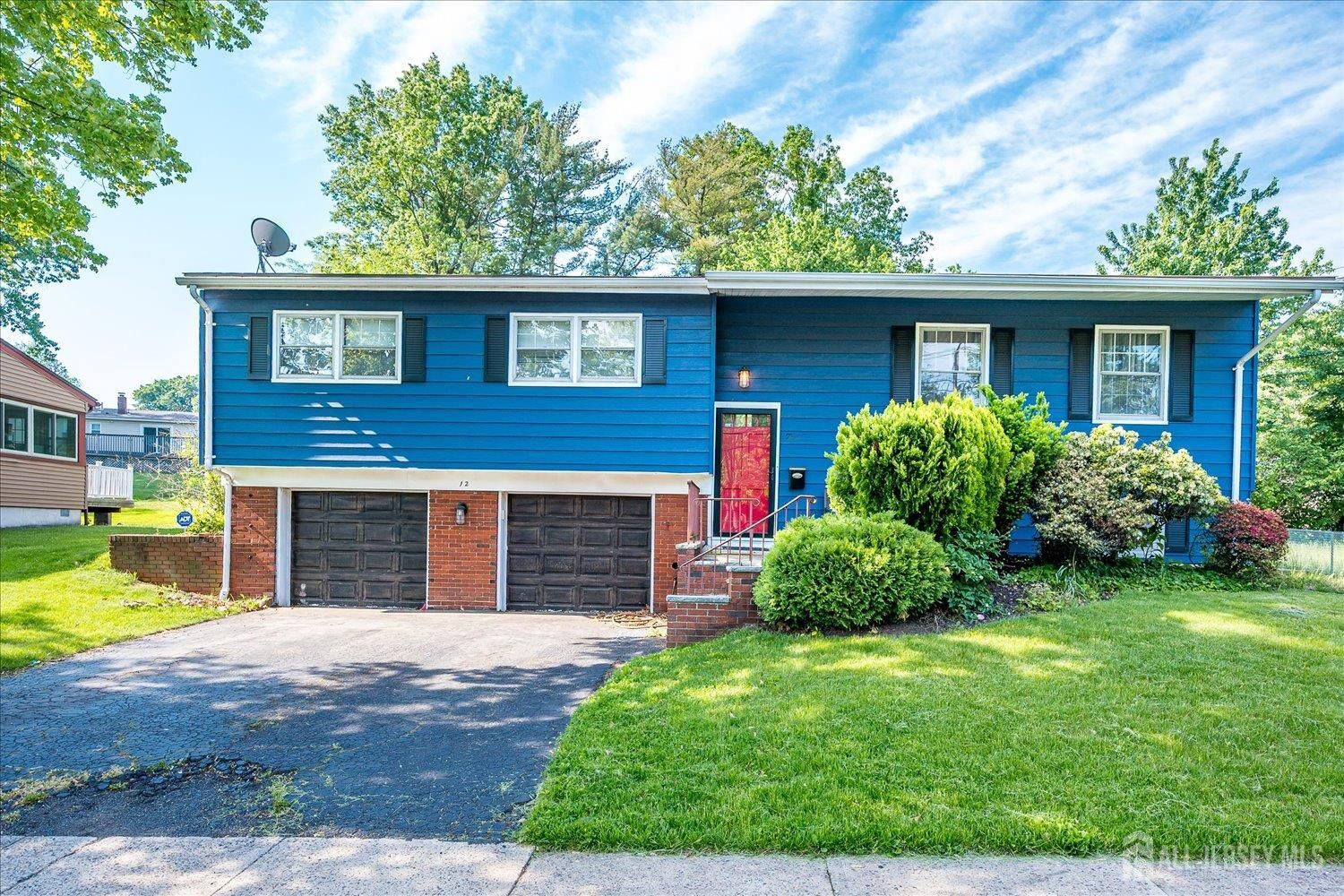Property Photo:  12 Gales Road  NJ 08837 