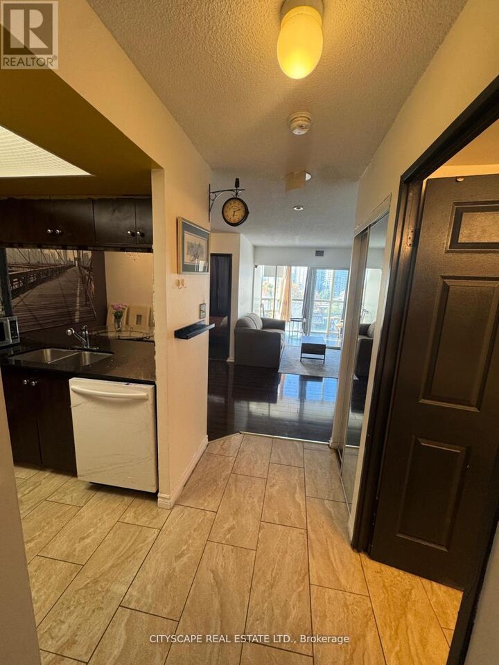 Property Photo:  285 Enfield Place 706  ON L5B 3Y6 