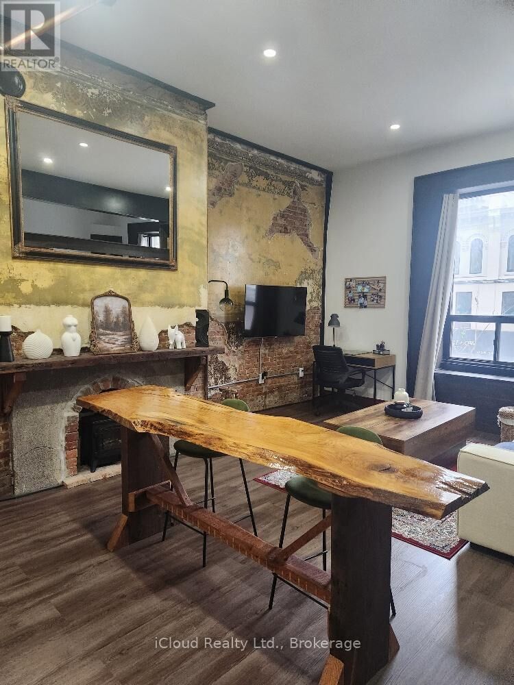 Property Photo:  7 Foundry Street 7  ON L9H 2V6 
