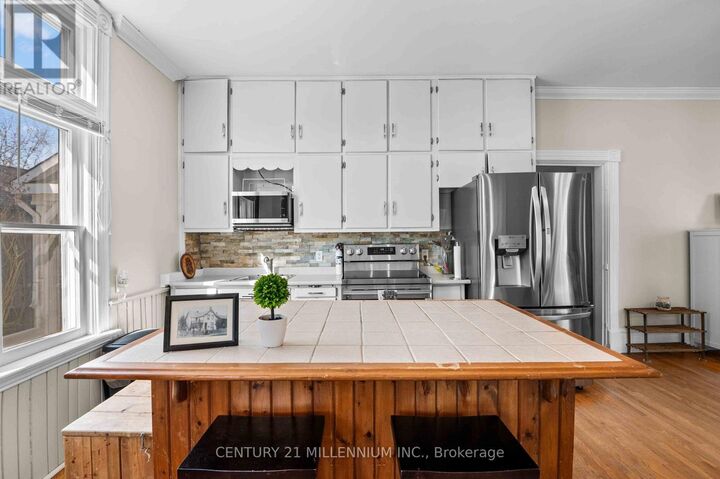 Property Photo:  22 Crozier Street  ON L9W 5N6 