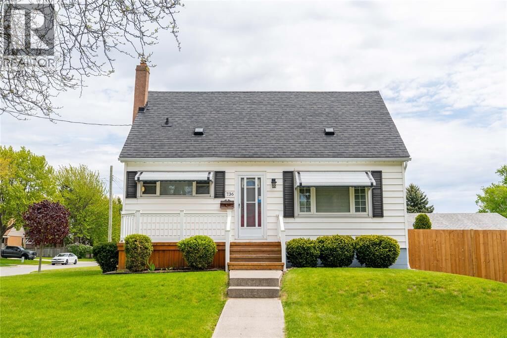 Property Photo:  736 Southern Avenue  ON N7T 7E3 