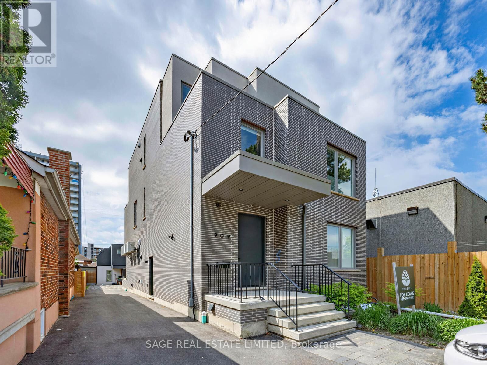 Property Photo:  909 Castlefield Avenue 2  ON M6B 1C9 
