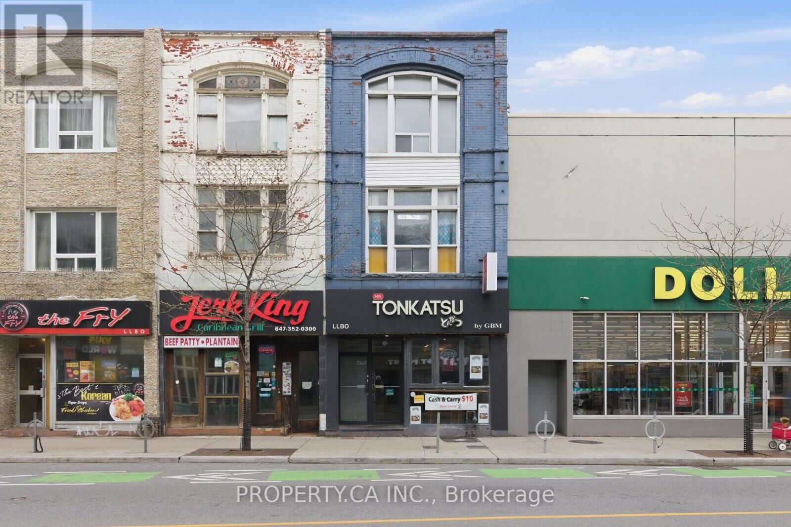 Property Photo: 520 Bloor Street West 3 Floor ON M5S 1Y3
