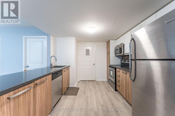 Property Photo:  11 St Joseph Street 604  ON M4Y 3G4 