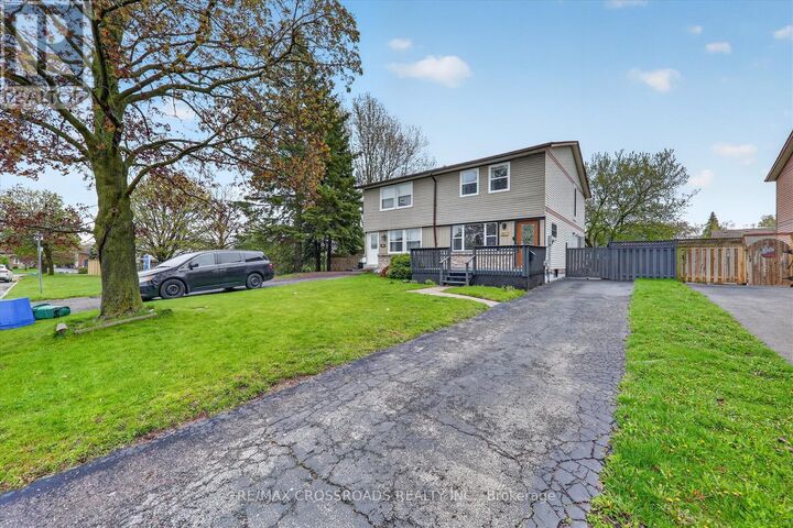 Property Photo: 357 Pompano Court ON L1K 1M9