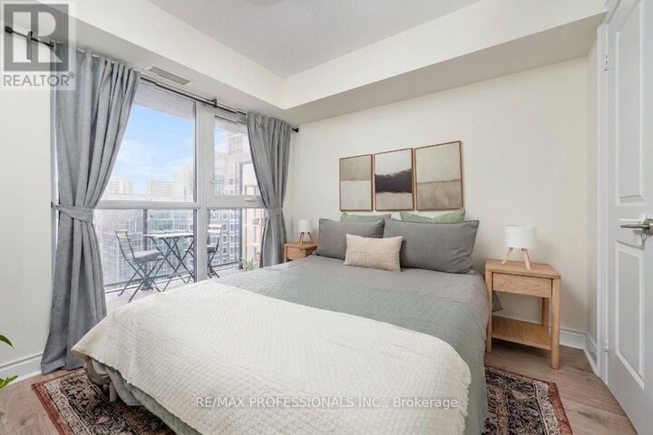 Property Photo:  28 Ted Rogers Way 1501  ON M4Y 2J4 