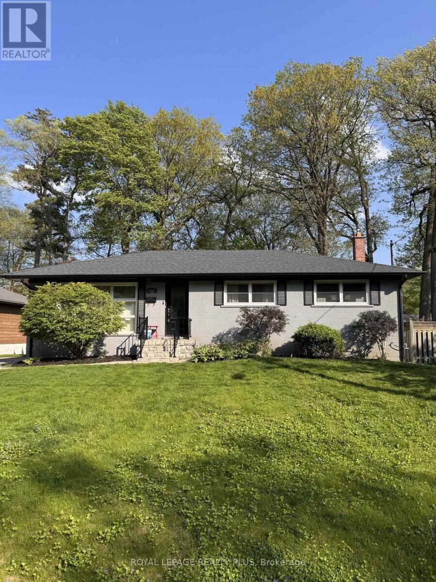 Property Photo:  1980 Hartland Drive  ON L5J 1M6 