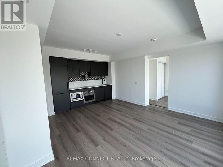 Property Photo: 5 Lakeview Avenue 515 ON M6J 0H3