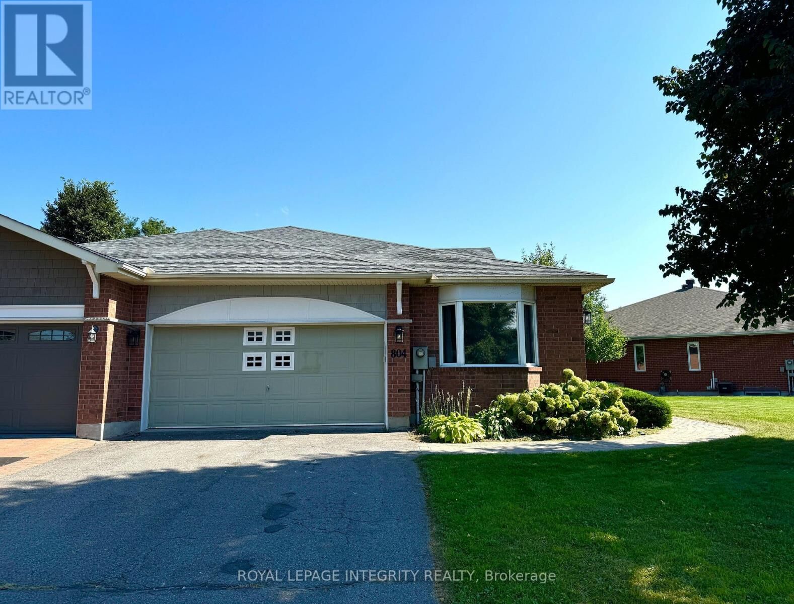 Property Photo: 804 Hot Springs Way ON K1V 1R9