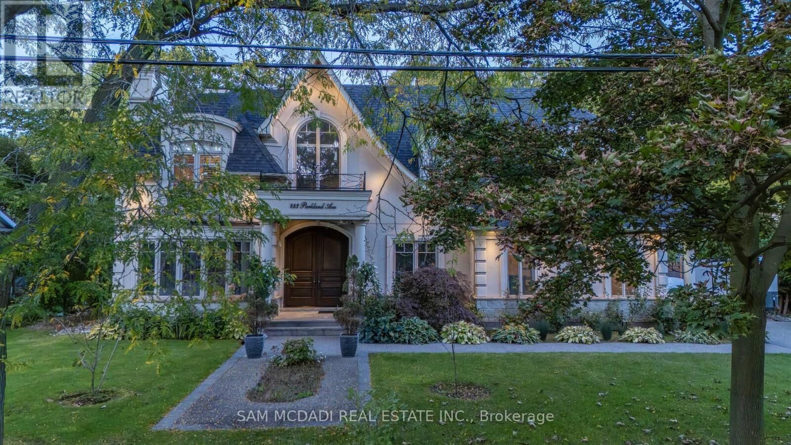 Property Photo:  883 Parkland Avenue  ON L5H 3G6 