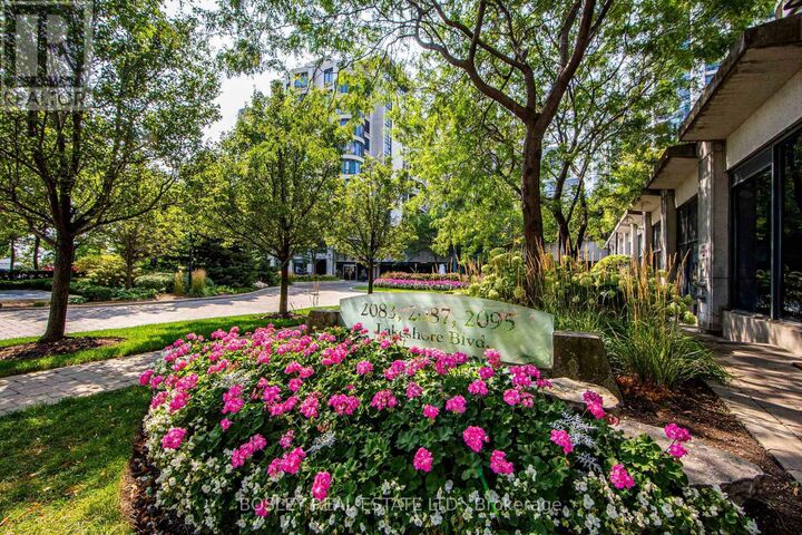 Property Photo: 2083 Lake Shore Boulevard West Ph09 ON M8V 4G2
