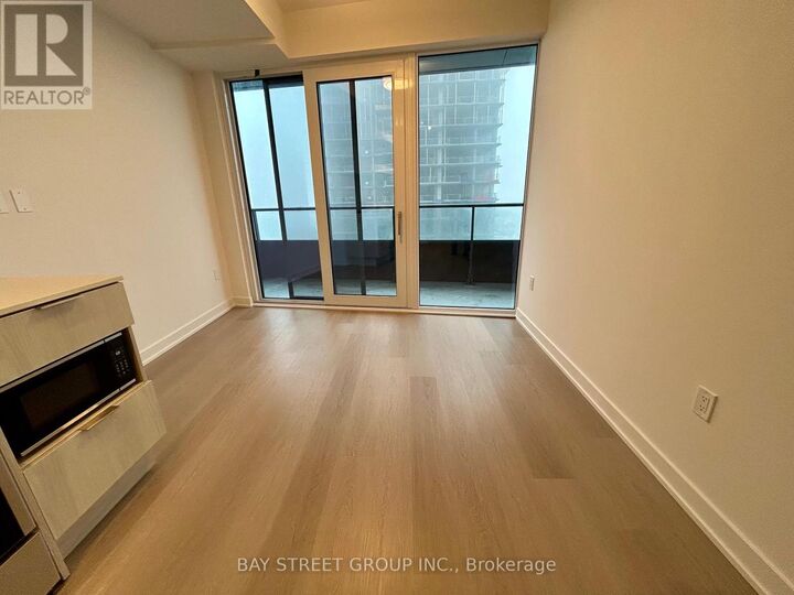 Property Photo:  448 Burnhamthorpe Road West 1212  ON L5B 4M6 