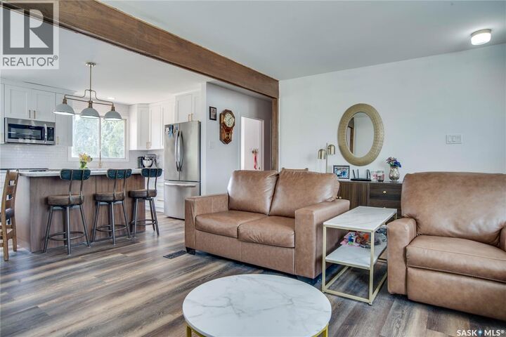 Property Photo:  1301 33rd Street W  SK S7L 0X1 