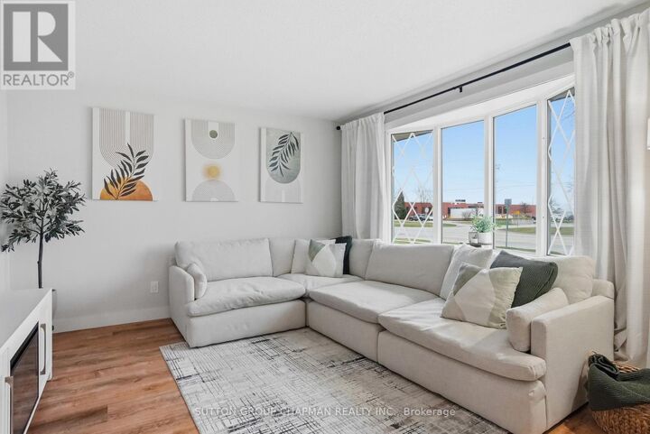 Property Photo:  136 South Edgeware Road  ON N5P 2H6 