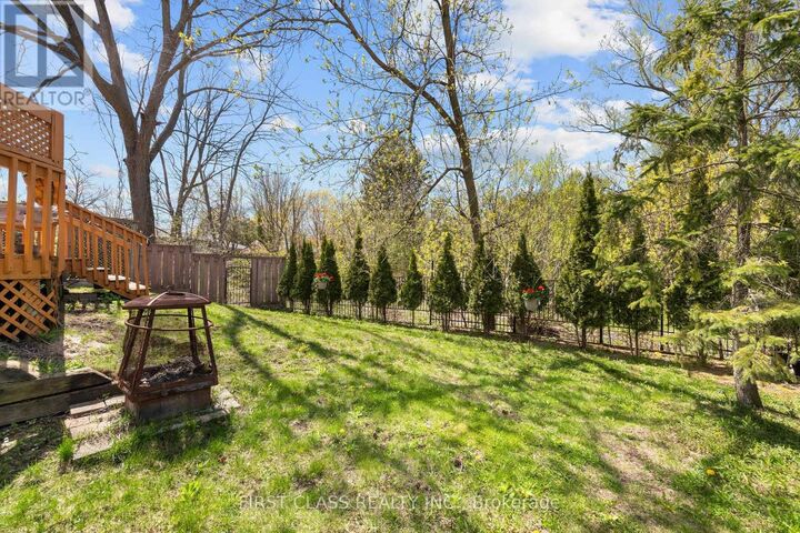 Property Photo:  24 Brookland Avenue  ON L4G 3Y4 