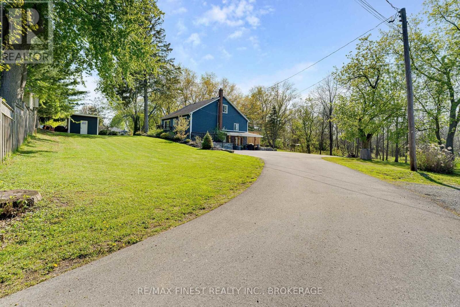 Property Photo: 401 Dundas Street West ON K7R 2B8