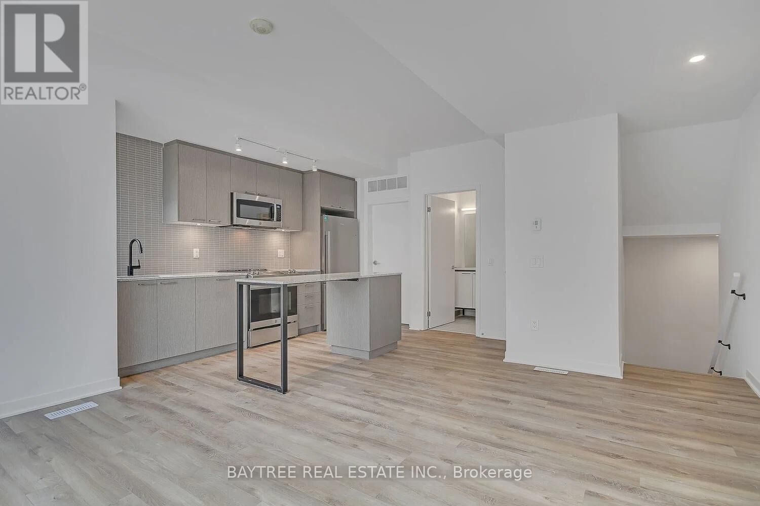 Property Photo:  30 Ed Clark Gardens Th4  ON M6N 0B5 