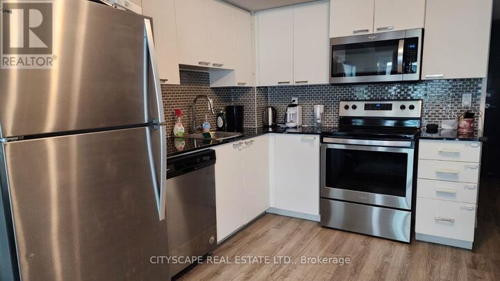 Property Photo:  2152 Lawrence Avenue East 606  ON M1R 0B5 