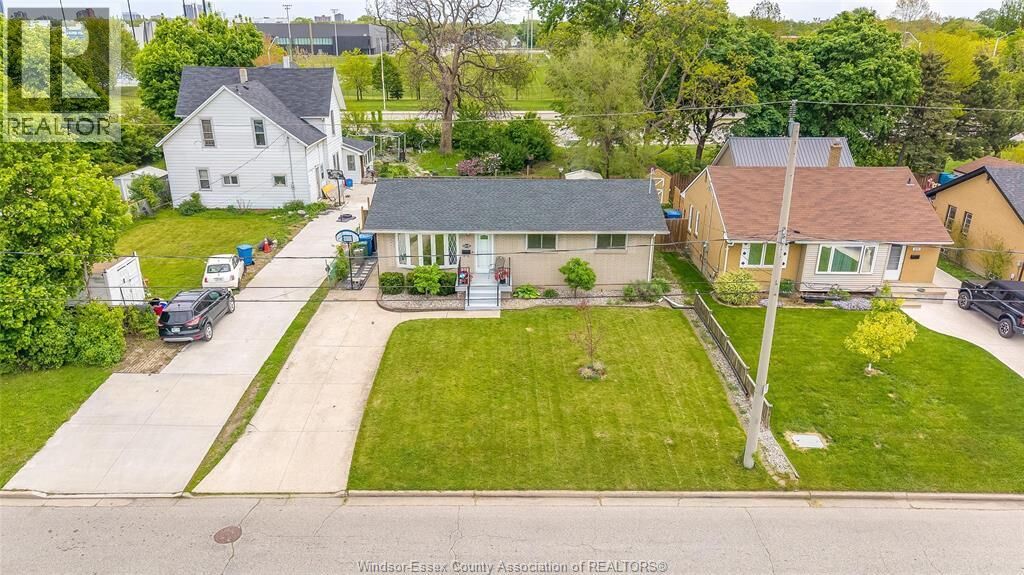 Property Photo:  1038 Dot Avenue  ON N9C 3H8 
