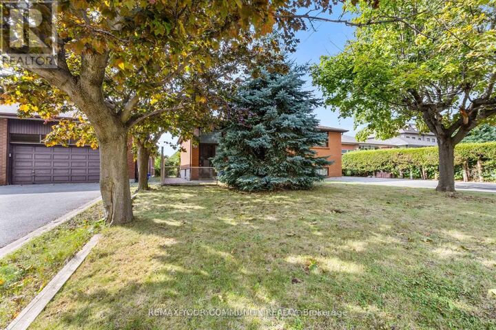 Property Photo: 221 Elgin Mills Road West ON L4C 4M1