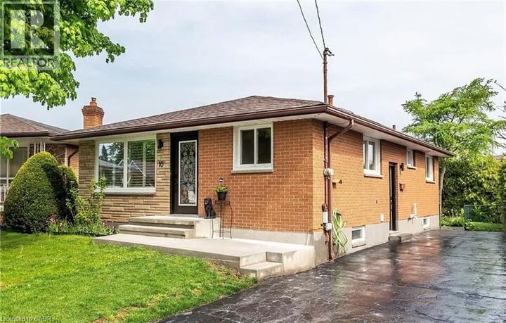 Property Photo:  10 Sandlyn Court  ON L8H 2R5 