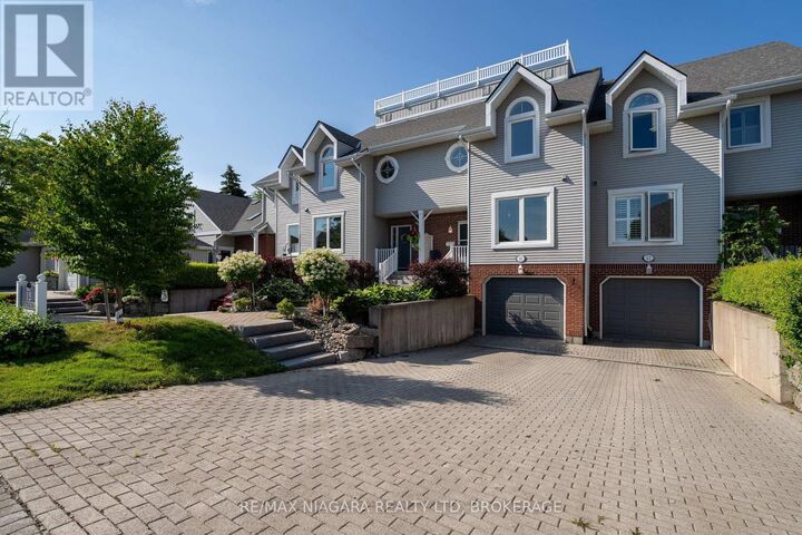 Property Photo: 15 Lakeside Drive 41 ON L2M 1P3