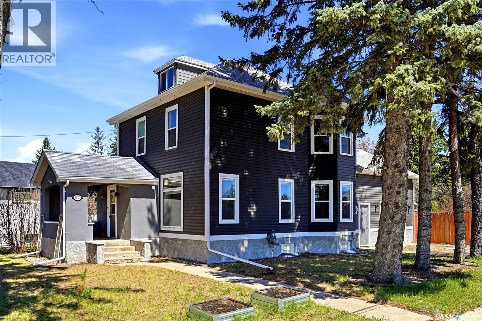 Property Photo:  1001 Buxton Street  SK S0G 2K0 