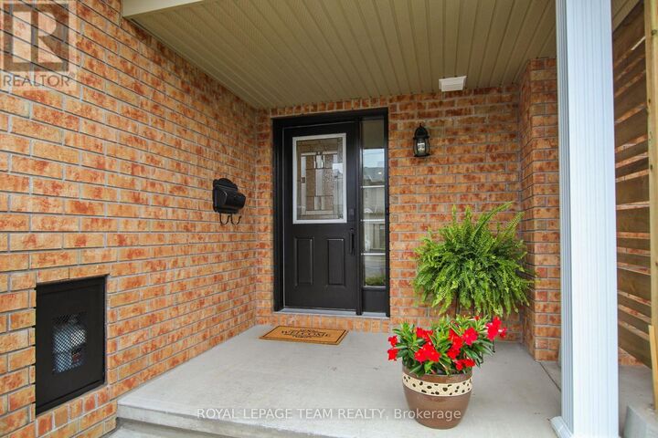 Property Photo: 212 Lamplighters Drive ON K2J 0K7
