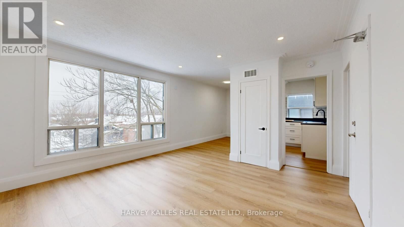 Property Photo:  1252 Davenport Road 5  ON M6H 2G9 