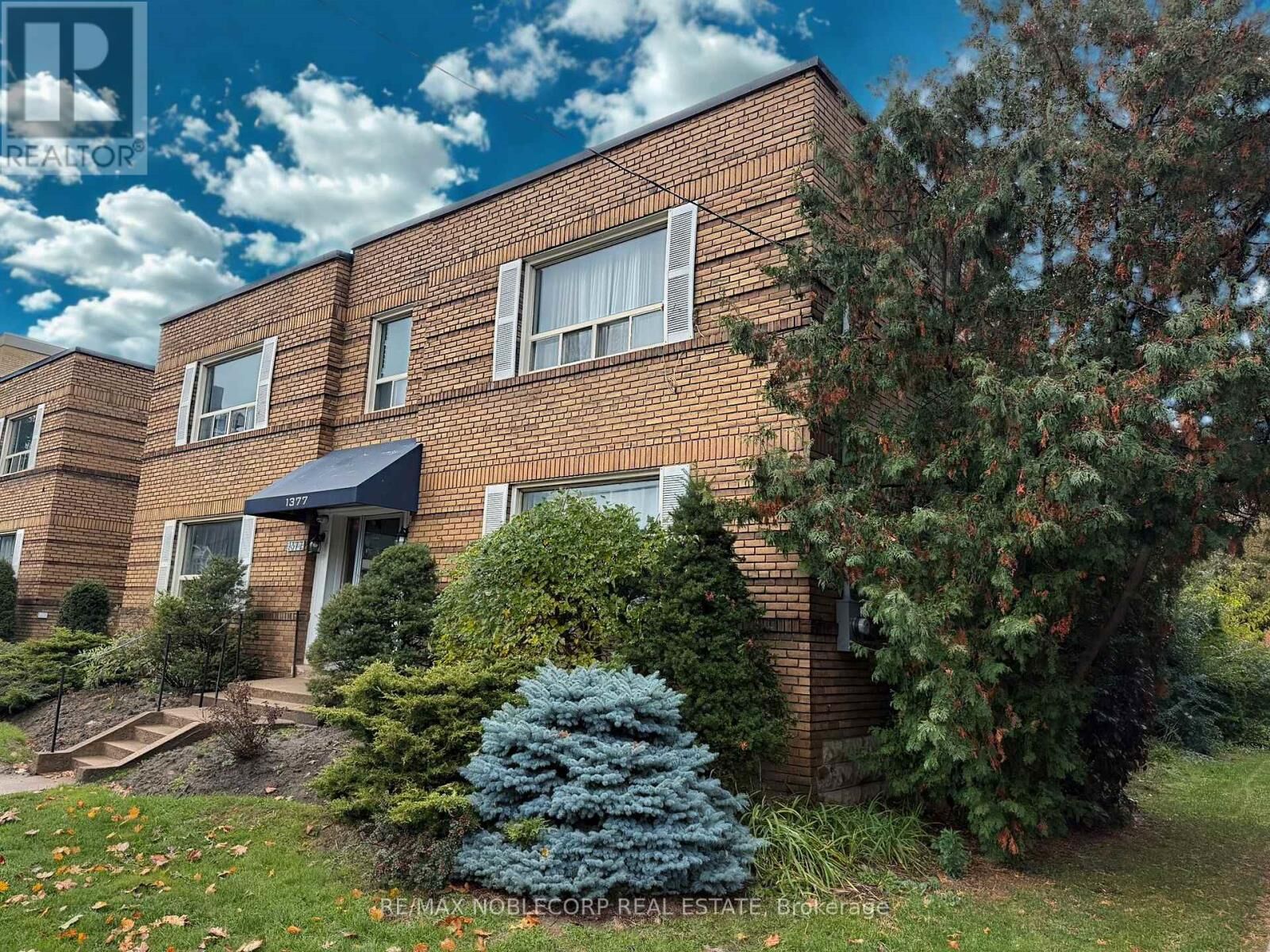 Property Photo: 1377 Bayview Avenue 1 ON M4G 3A5