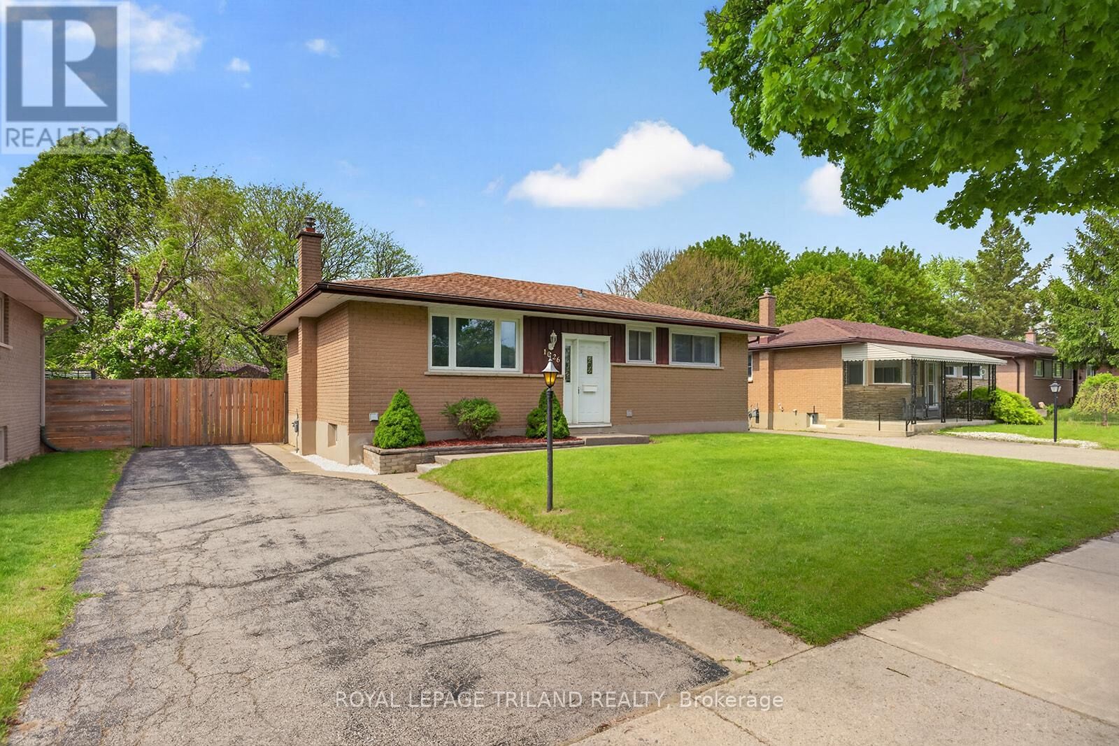 Property Photo:  1026 Chippewa Drive  ON N5V 2T5 