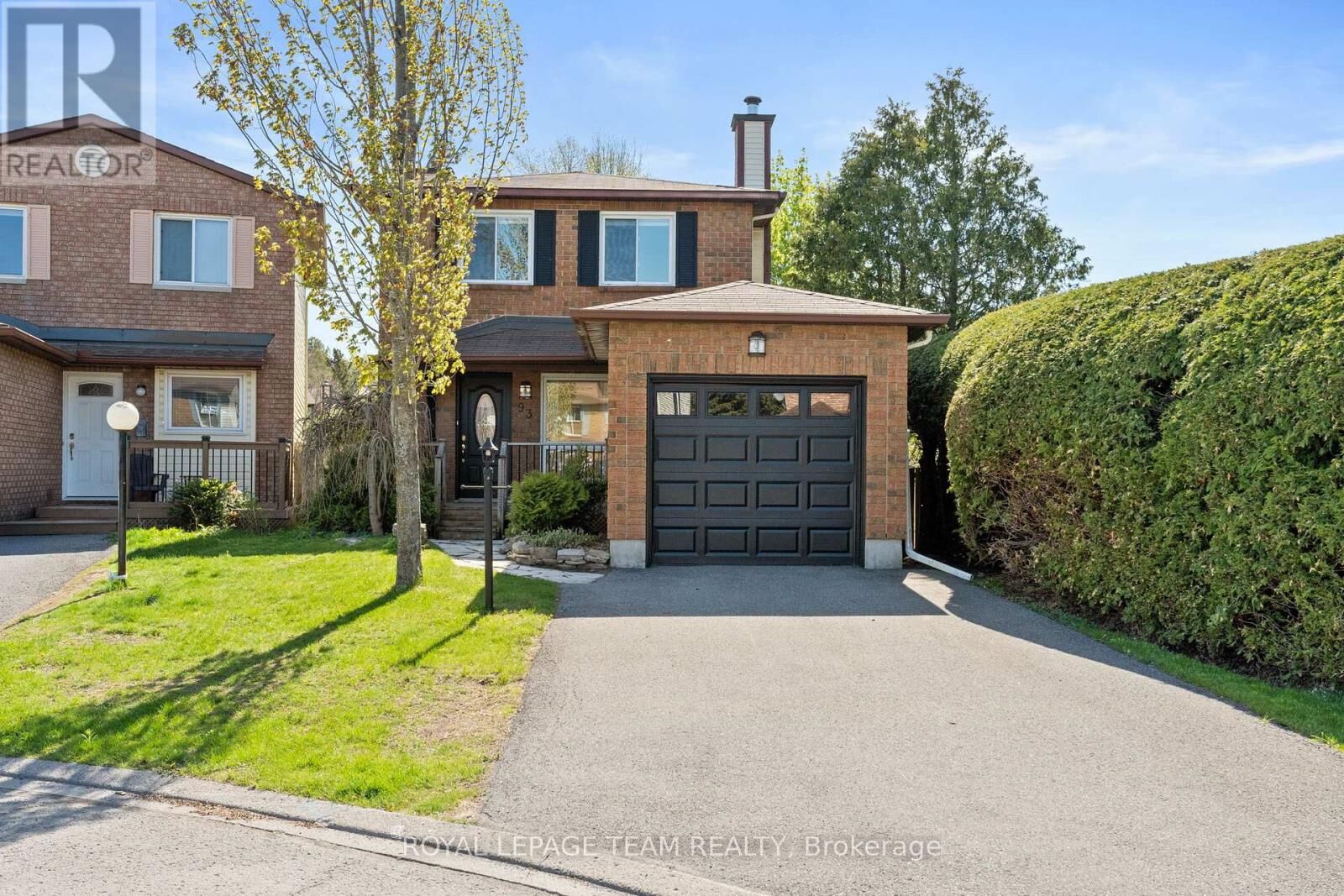 Property Photo: 93 Hewitt Way ON K2L 3R3