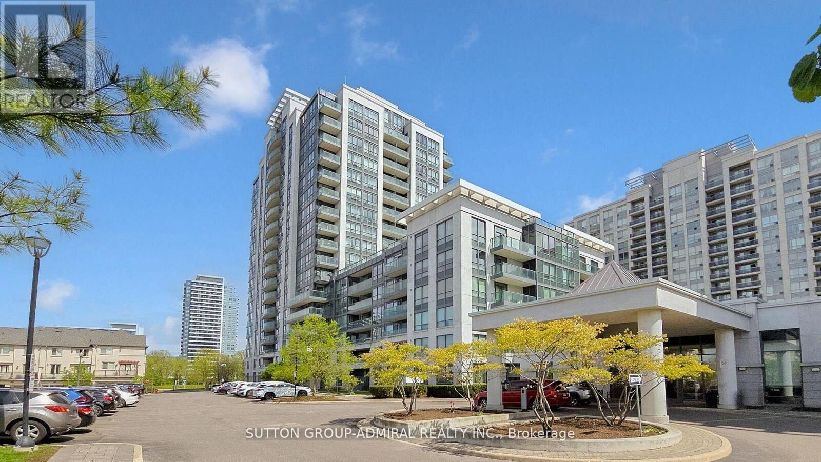 Property Photo: 20 North Park Road 811 ON L4J 0G7