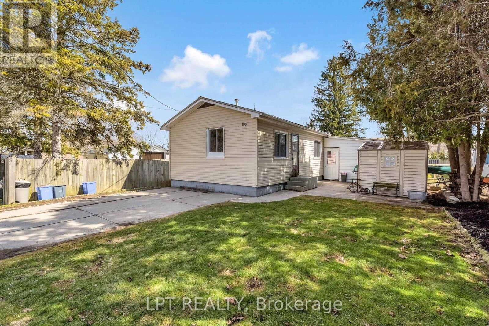 Property Photo:  198 Munroe Street  ON N0L 2P0 