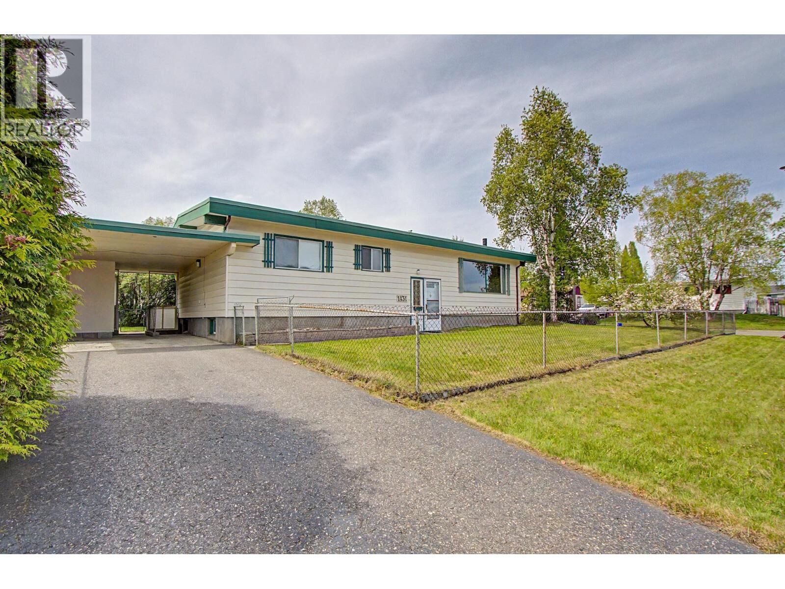 Property Photo:  1431 Fraser Crescent  BC V2M 3Y3 