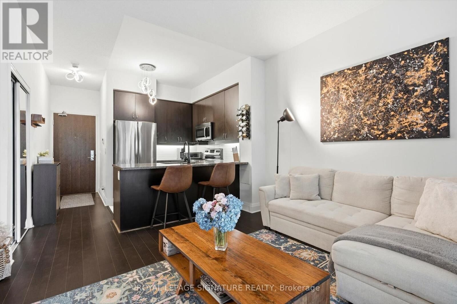 Property Photo:  1185 The Queensway 527  ON M8Z 0C6 