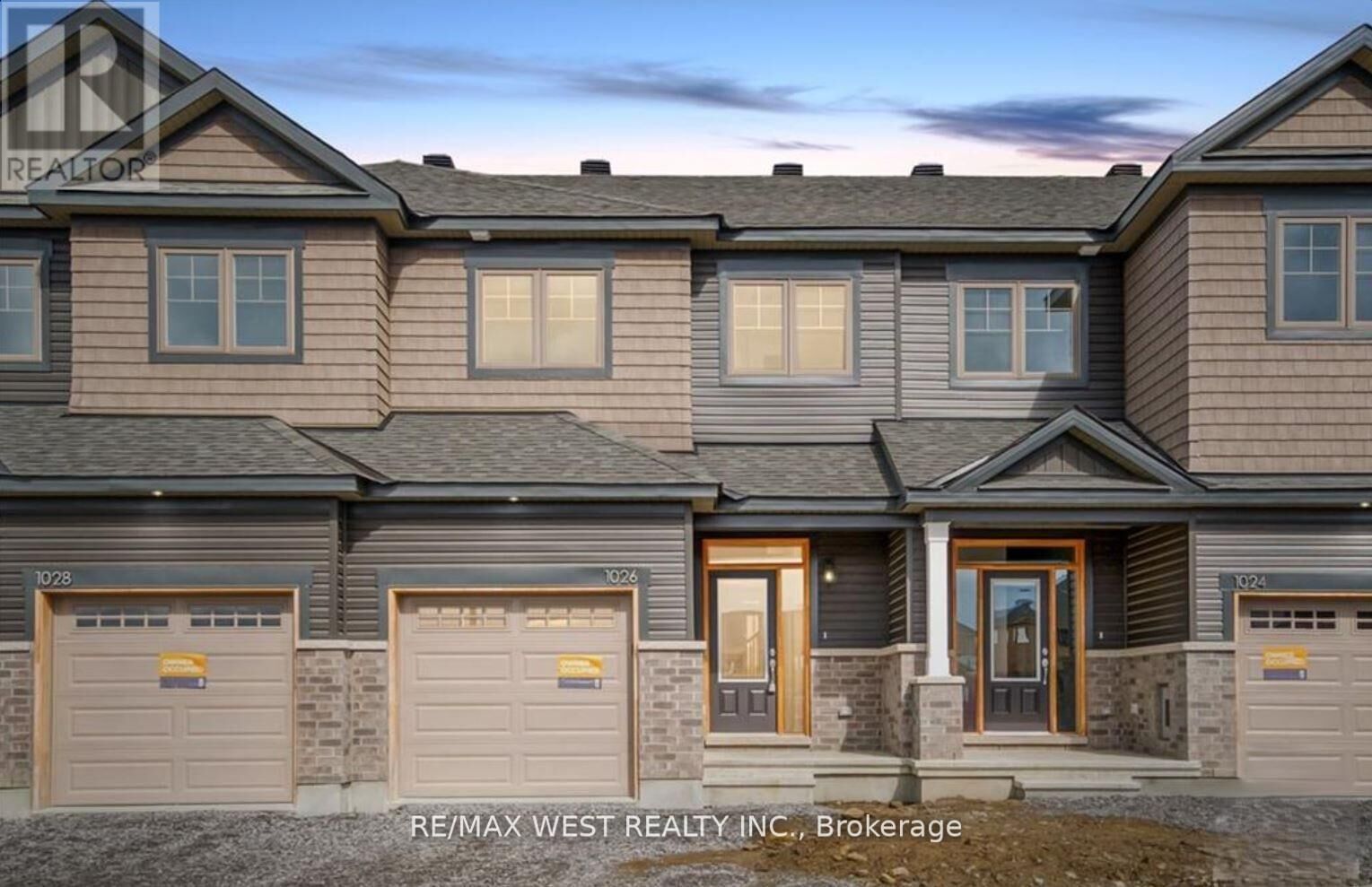 Property Photo:  1026 Kijik Crescent East  ON K1X 1G6 