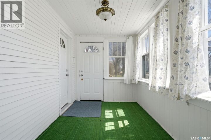 Property Photo:  1206 Victoria Avenue  SK S4P 0N9 