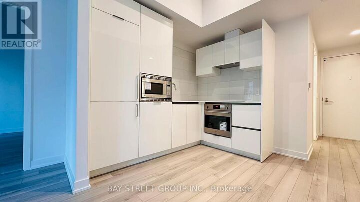 Property Photo:  238 Simco Street 1105  ON M5T 0E2 