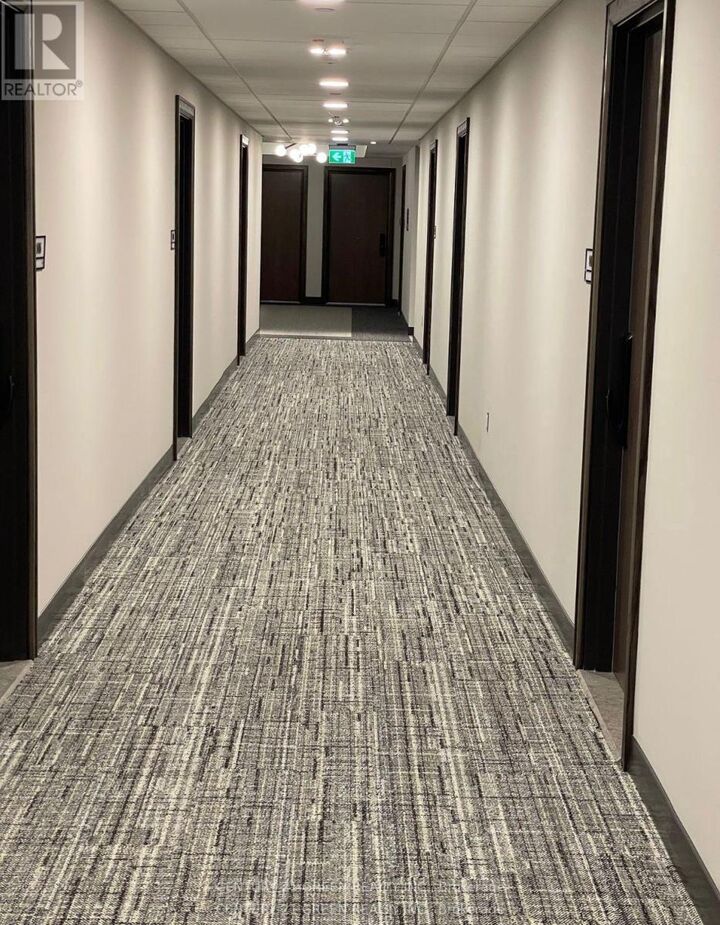 Property Photo:  741 King Street West 1404  ON N2G 0E9 