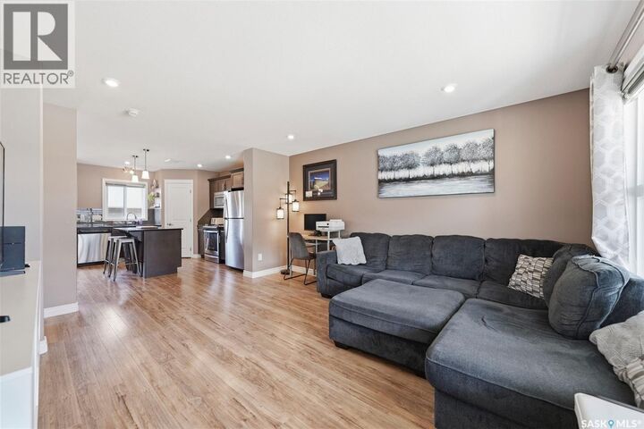 Property Photo: 424 Maningas Bend SK S7W 0V6
