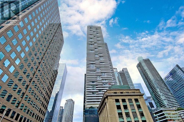 Property Photo:  88 Harbour Street 4204  ON M5J 1B7 